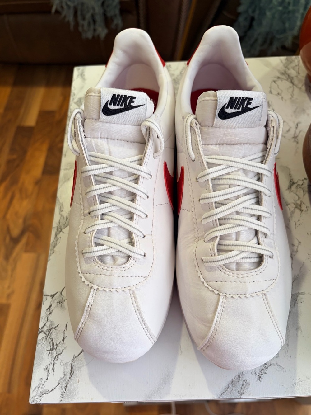 Nike Men’s White Leather Sneakers with Red Swoosh and Blue Midsole Accent - Picture 6 of 9